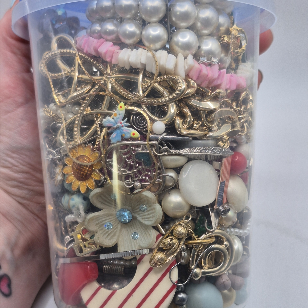 2+ lb VTG to Now Jewelry Jar | Craft, Repair, Wear - Picture 2 of 8